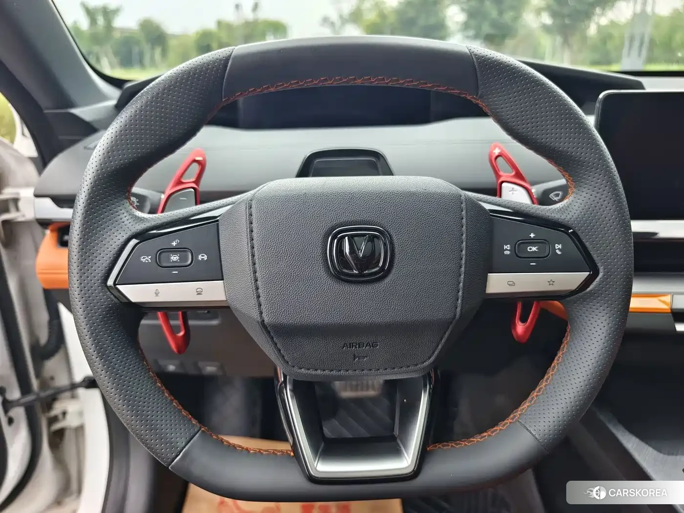 Chang'an UNI-V 2024 Белый из Китая