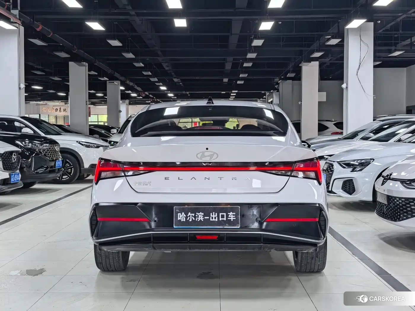 Hyundai Elantra 2023 Белый из Китая