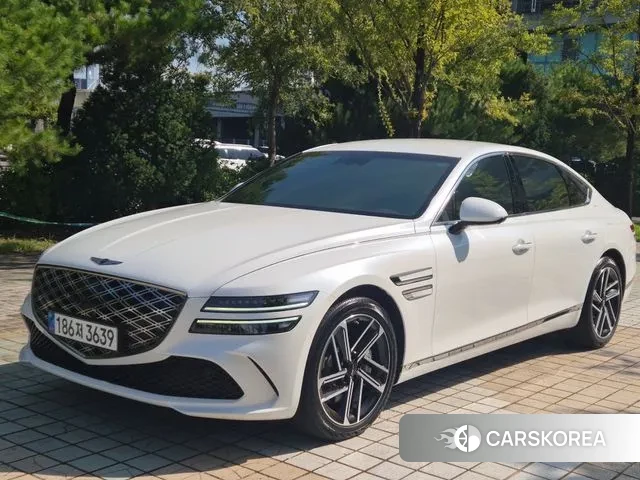 Genesis G80 (RG3) 2024 Жемчужный цвет из Кореи
