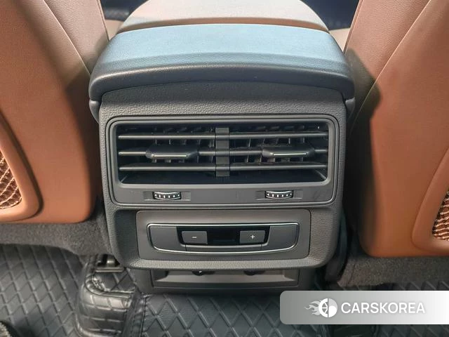 Audi Q7 2025 Черный из Китая