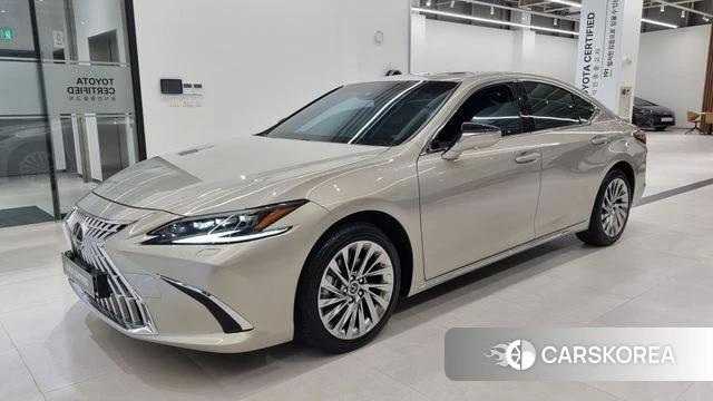 Lexus ES300h 7th generation 2025 Песочный из Кореи