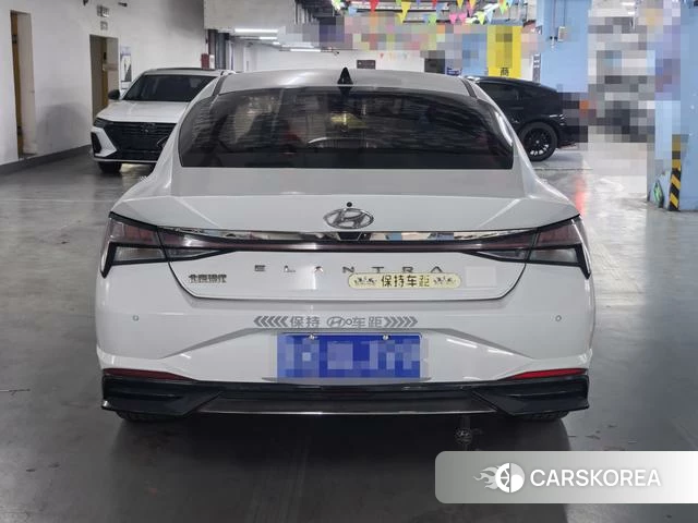 Hyundai Elantra 2021 Белый из Китая
