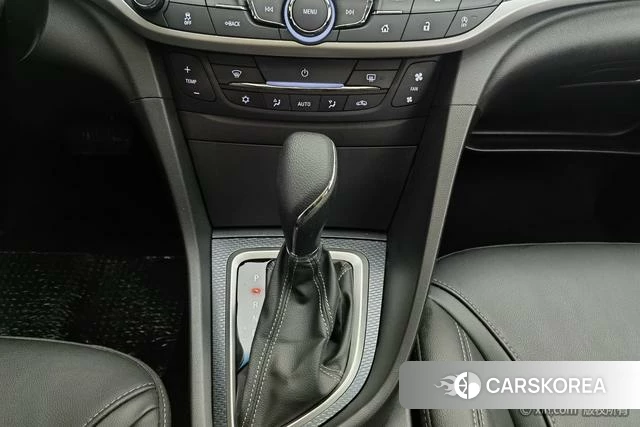 Buick Yinglang 2019 Белый из Китая