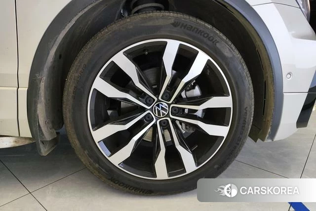 Volkswagen Tiguan L 2021 Темно-серый из Китая