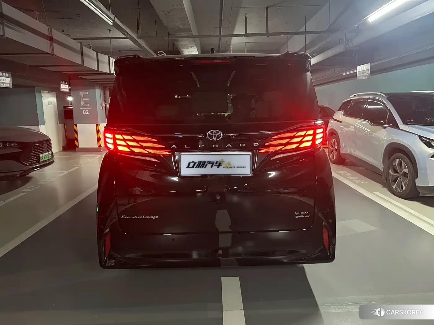 Toyota Elfa 2023 Черный из Китая