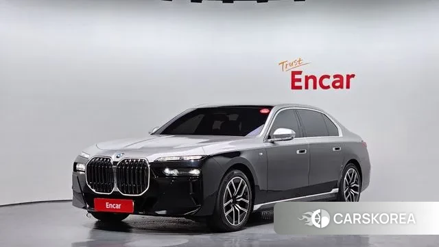 BMW 7 Series (G70) 2024 Серебряный двухцветный из Кореи