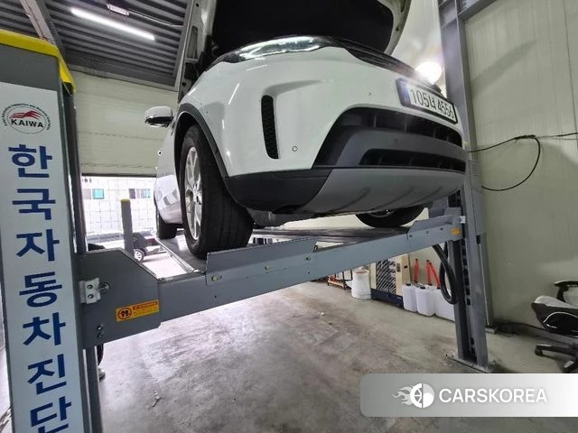 Land Rover Discovery 5 2019 Белый из Кореи