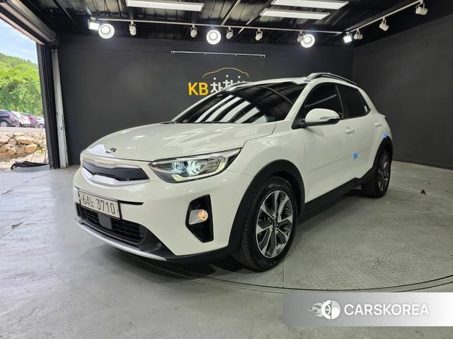 Kia Stonic 2018 Белый из Кореи