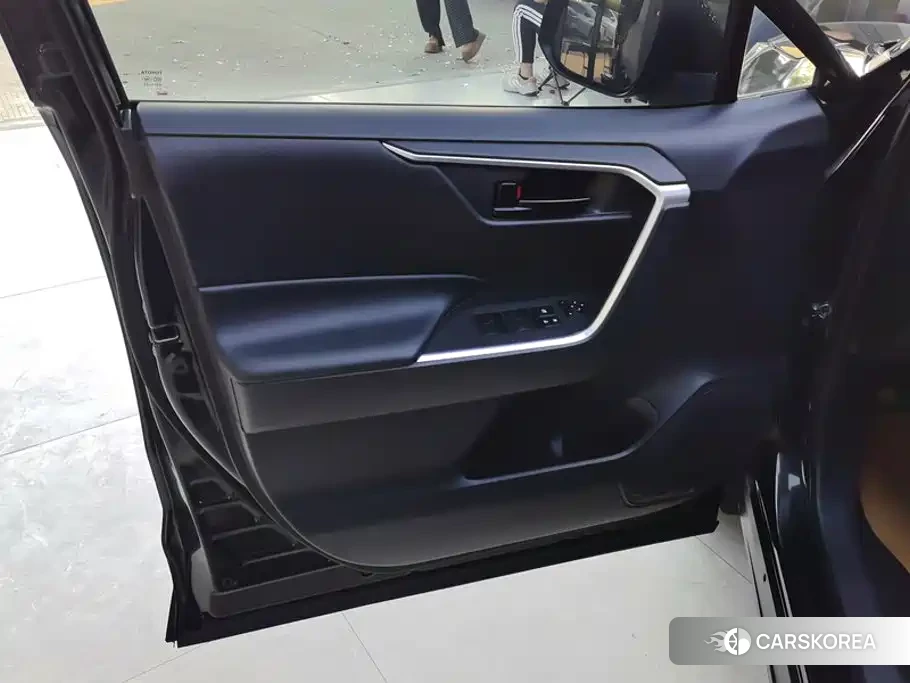 Toyota RAV4 2024 Черный из Китая