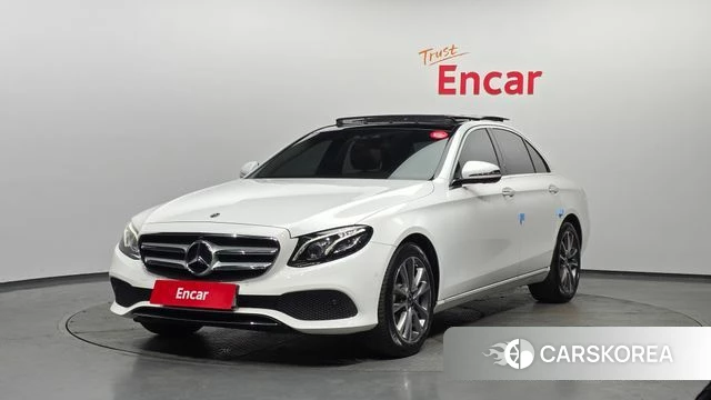 Mercedes-Benz E-Class W213 2018 Белый из Кореи