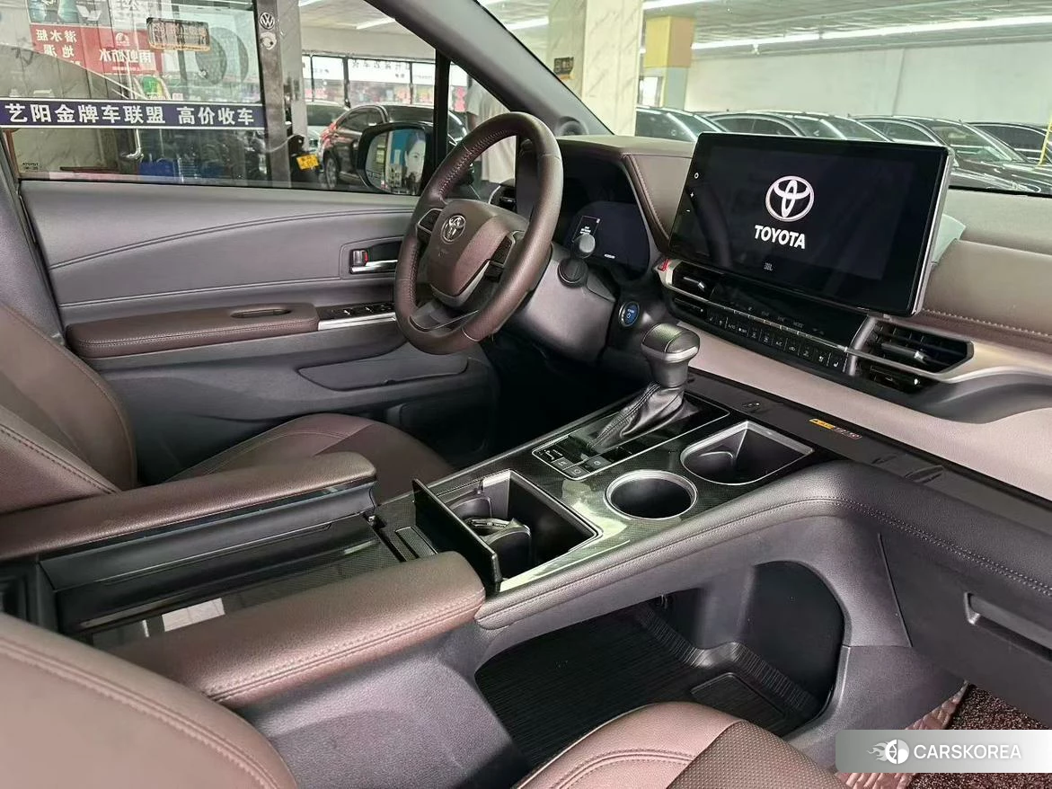 Toyota Grevia 2022 Черный из Китая