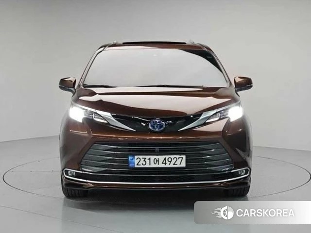 Toyota Sienna 4th Generation 2023 Коричневый из Кореи