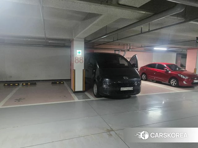 Hyundai Staria 2021 Серебристо-серый из Кореи