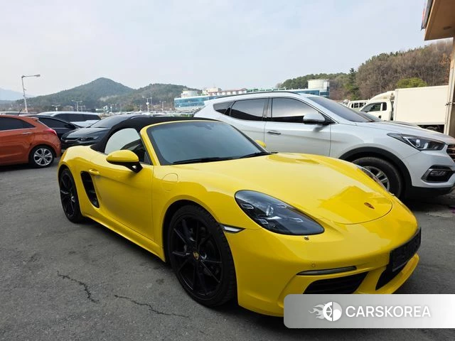 Porsche 718 Boxster 2022 Желтый из Кореи