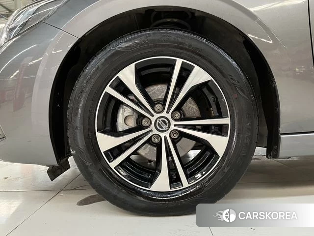 Nissan Xuan Yi 2023 Темно-серый из Китая