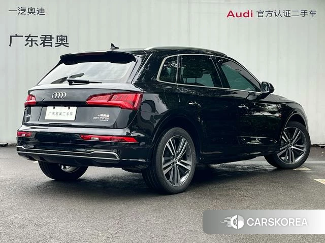 Audi Q5L 2021 Черный из Китая