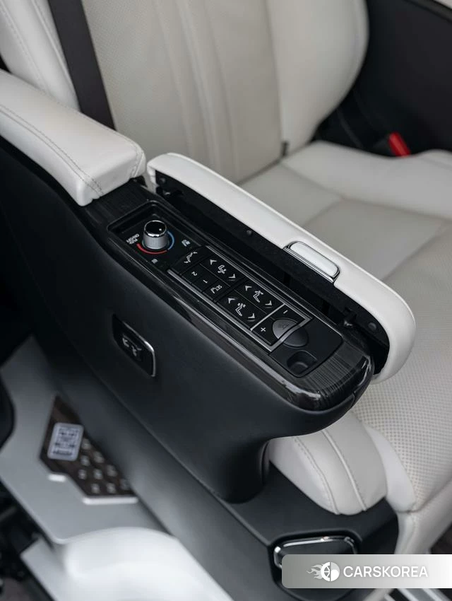 Lexus LM 2022 Черный из Китая