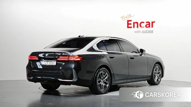 BMW 5 Series (G60) 2023 Серый из Кореи