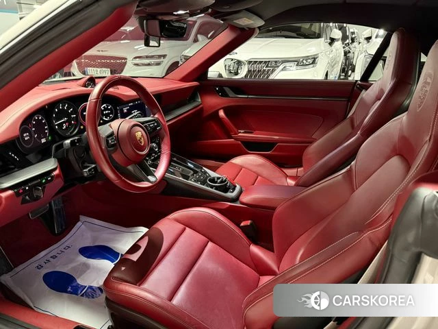 Porsche 911(992) 2020 Светло-серебряный цвет из Кореи