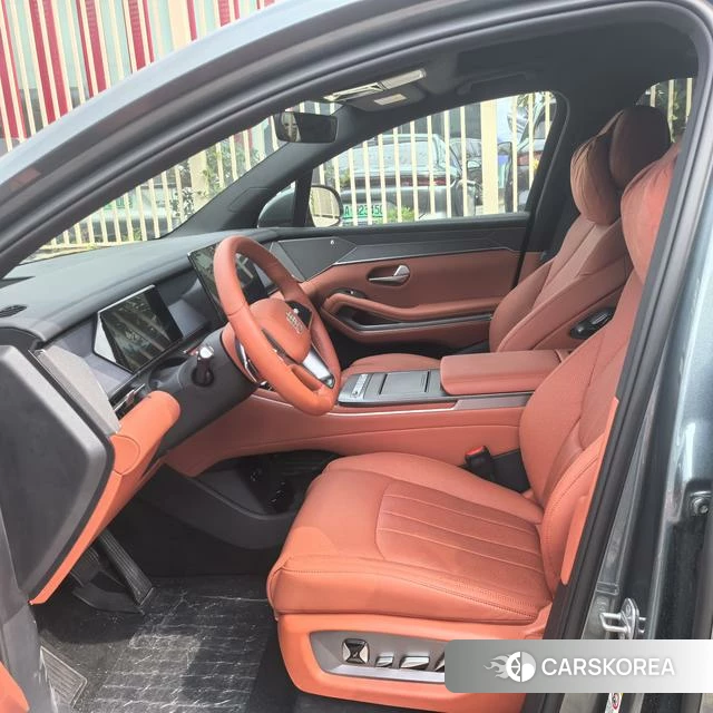 BYD Tang L DM 2025 Темно-серый из Китая