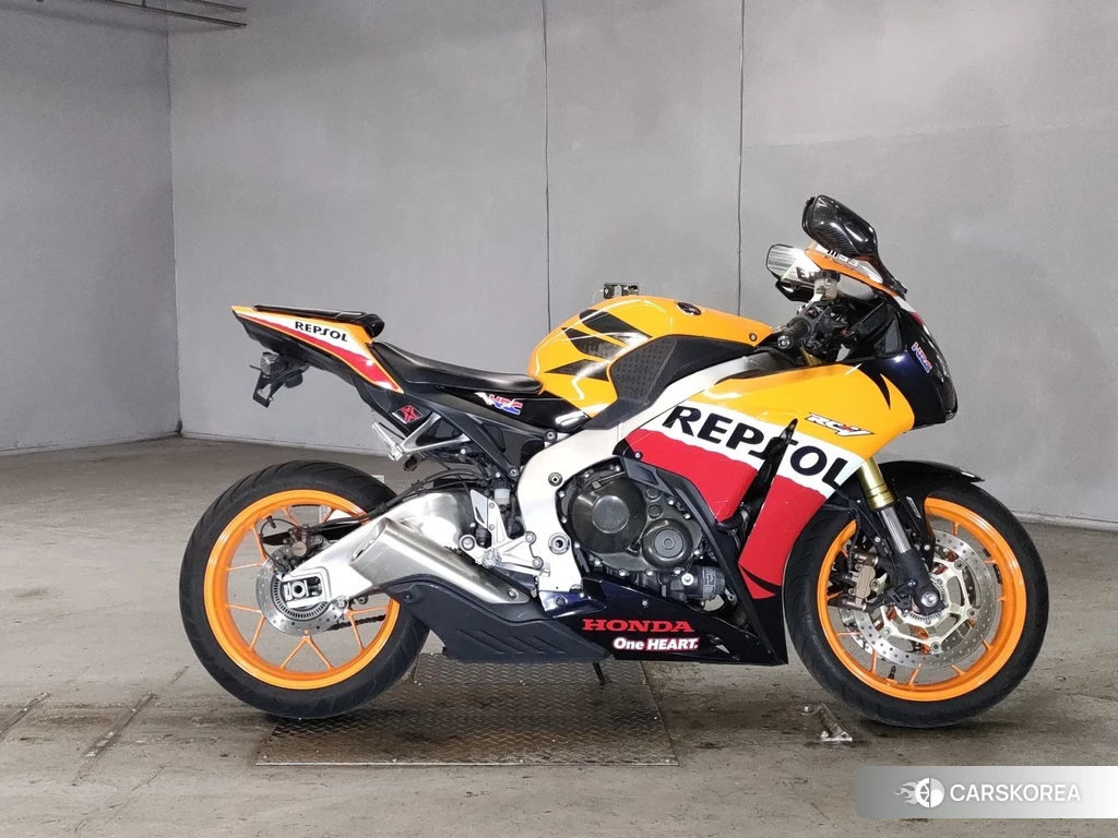 Проданный Honda CBR1000RR 2013 из Японии
