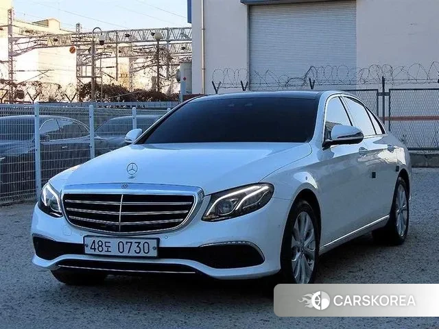 Mercedes-Benz E-Class W213 2019 Белый из Кореи