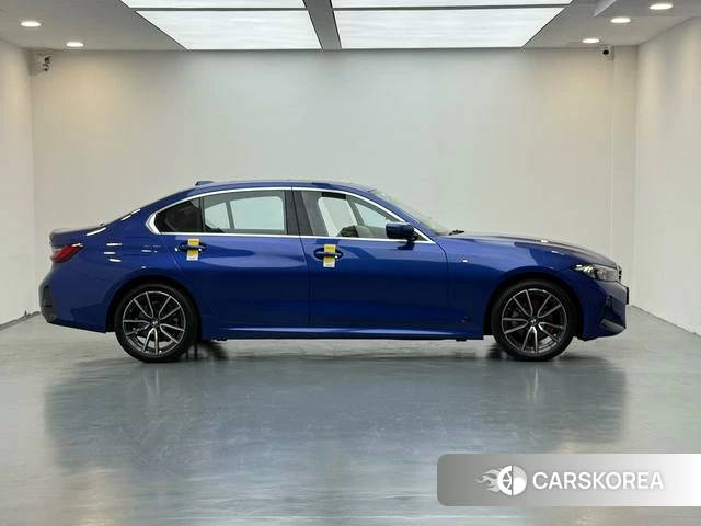 BMW 3 series 2023 Синий из Китая