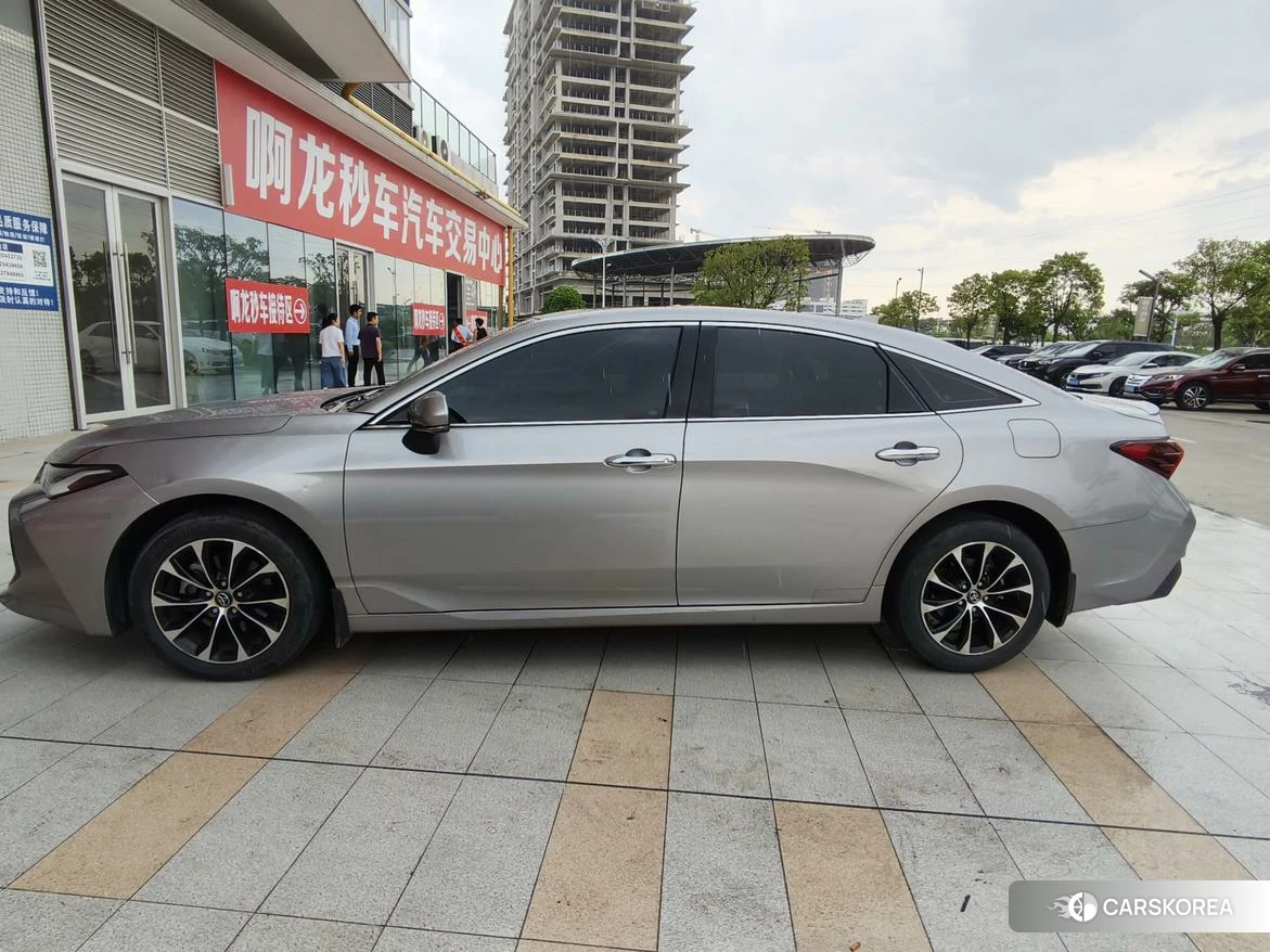 Toyota Asian dragon 2022 Серебристо-серый из Китая