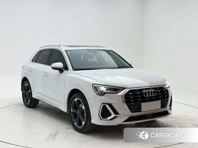 Audi Q3 2021 Белый из Китая