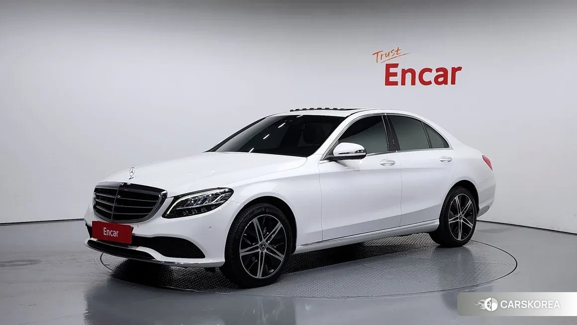 Mercedes-Benz C-Class W205 2019 Белый из Кореи