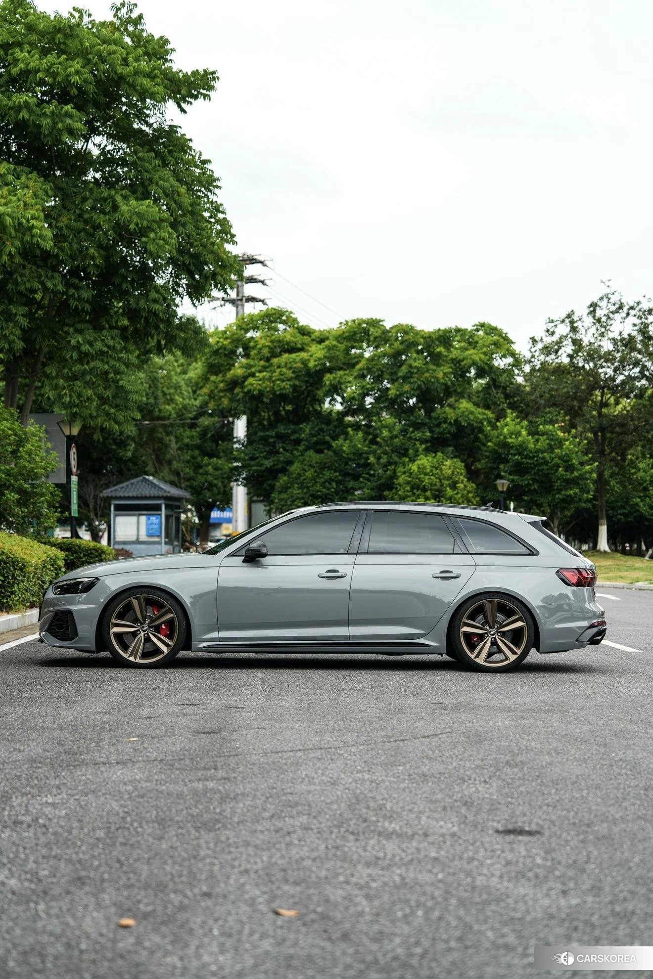 Audi RS 4 2021 Темно-серый из Китая