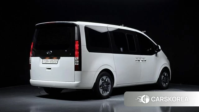 Hyundai Staria 2023 Белый из Кореи