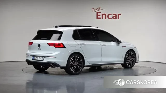 Volkswagen Golf 8th Generation 2023 Белый из Кореи