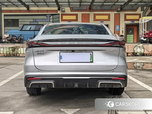 Geely Galaxy Galaxy L6 2025 Серебристо-серый из Китая