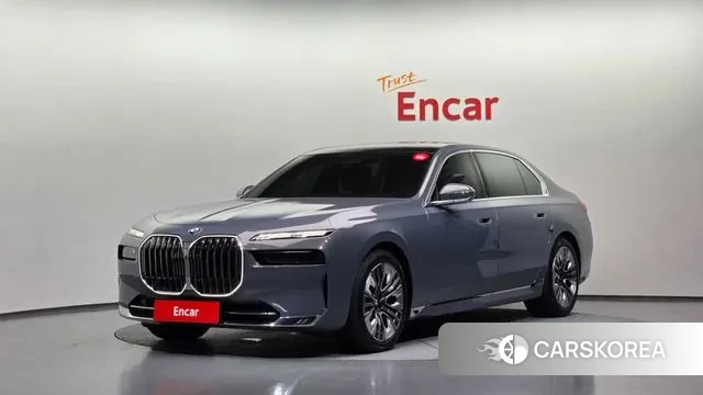 BMW 7 Series (G70) 2023 Небесно-голубой из Кореи