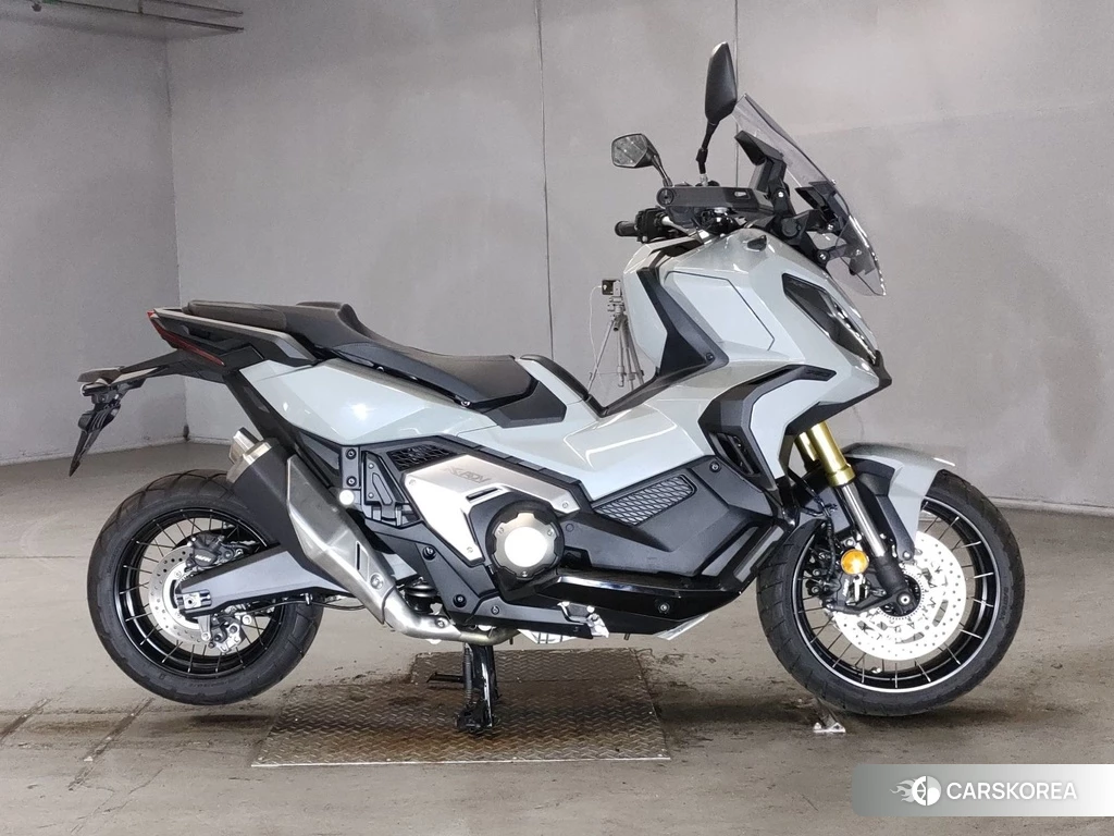 Проданный Honda X-ADV 750 2023 из Японии