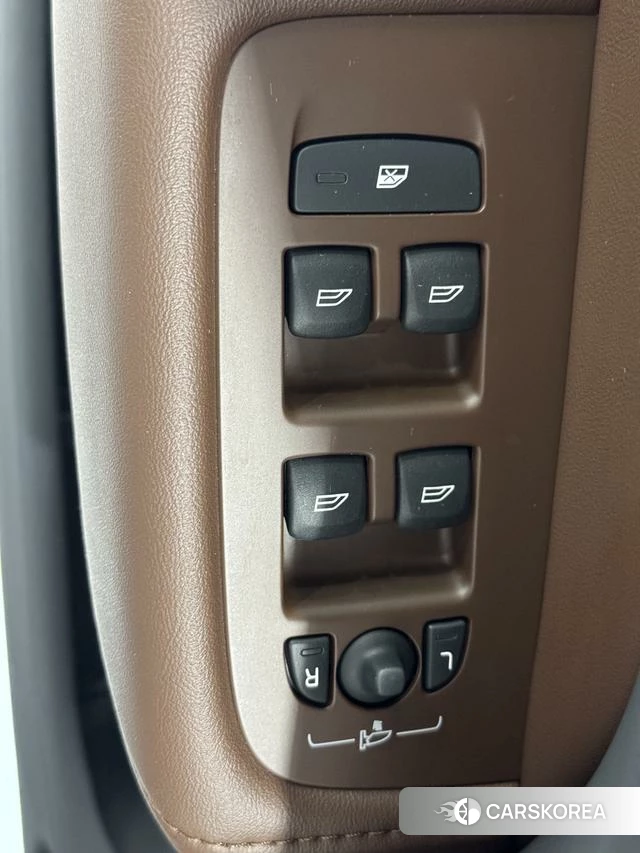 Volvo XC60 2023 Серебристо-серый из Китая