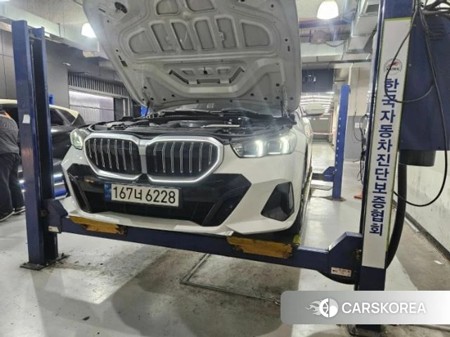 BMW 5 Series (G60) 2023 Белый из Кореи