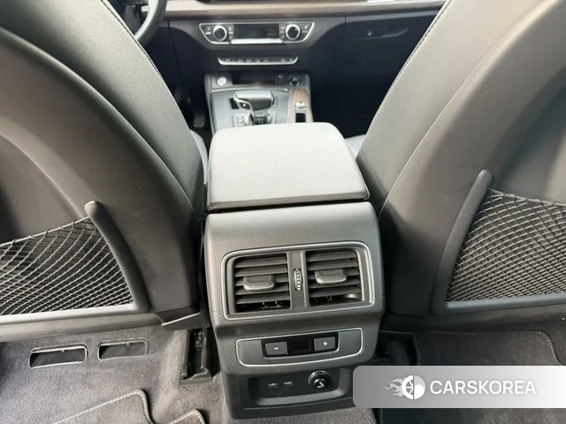 Audi Q5L 2021 Белый из Китая