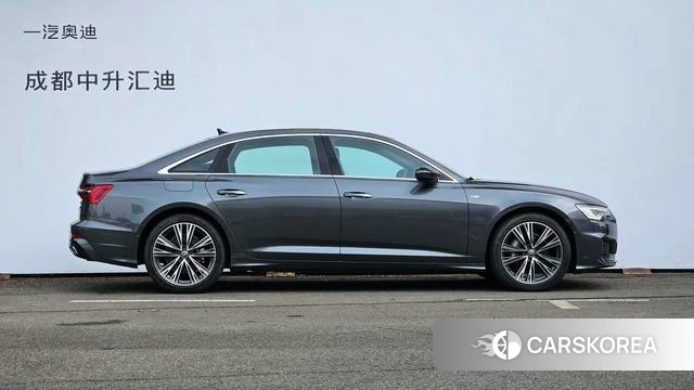 Audi A6L 2020 Темно-серый из Китая