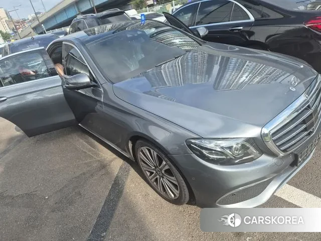 Mercedes-Benz E-Class W213 2020 Серый из Кореи