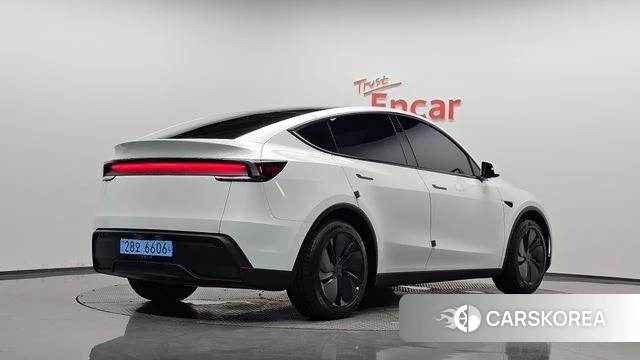Tesla Model Y 2025 Белый из Кореи