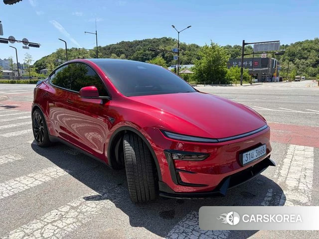 Tesla Model Y 2025 Красный из Кореи