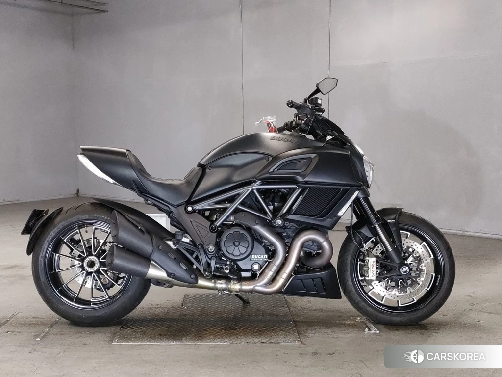 Проданный Ducati DIAVEL CARBON 2014 из Японии