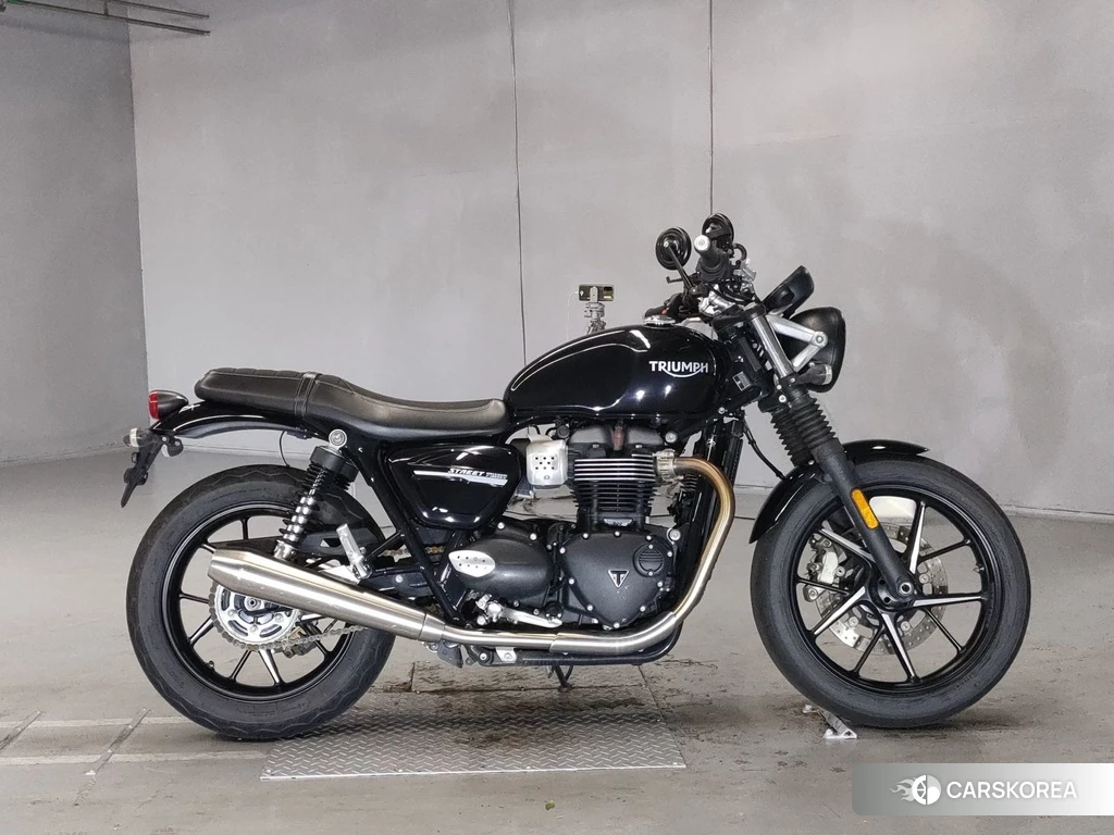 Проданный Triumph STREET TWIN 2019 из Японии