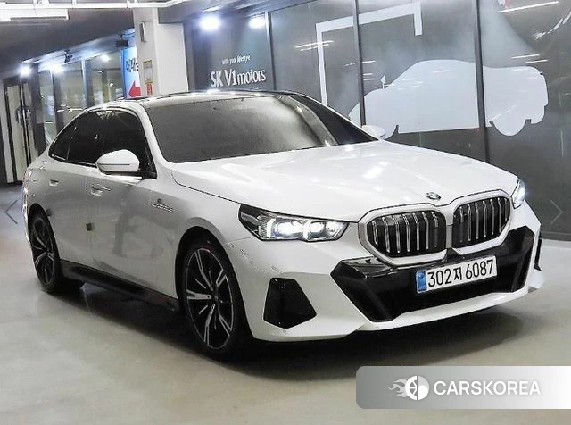BMW 5 Series (G60) 2023 Белый из Кореи
