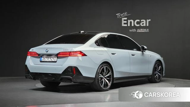BMW 5 Series (G60) 2024 Цвет галактики из Кореи