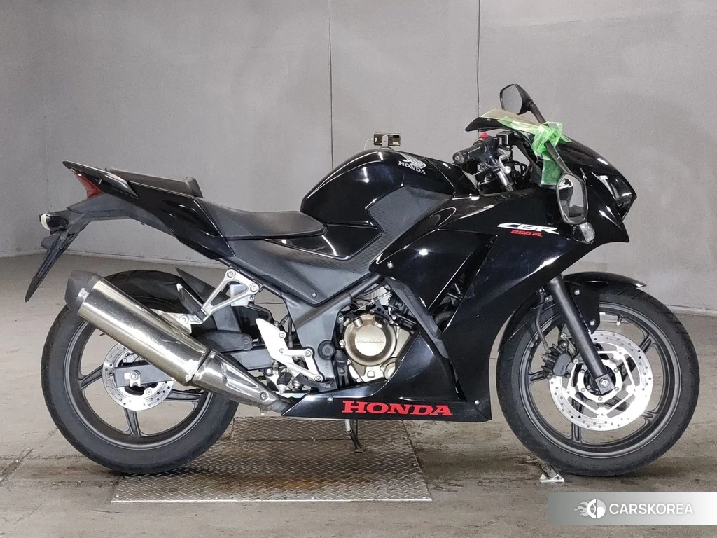 Проданный Honda CBR250R 2017 из Японии, фото 2