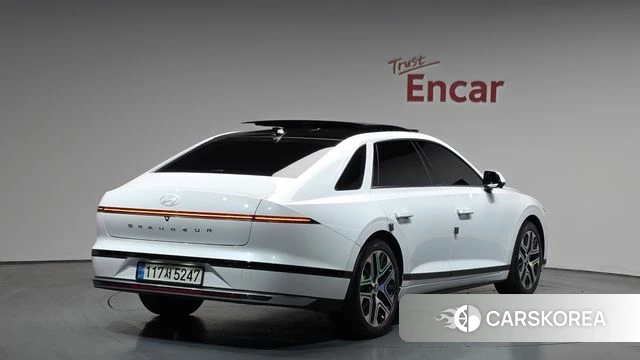 Hyundai Grandeur (GN7) 2023 Белый из Кореи