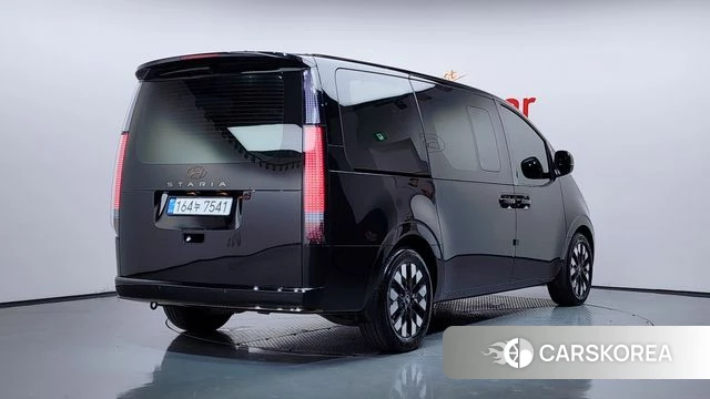 Hyundai Staria 2025 Черный из Кореи